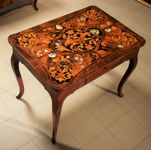 Table à écrire marqueté, Florence XVIIIe siècle - Mobilier Style Louis XV